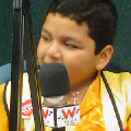 Niño sìmbolo visita W Radio Panamà