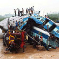 Noticia Radio Panamá | Se descarrila tren en India y causa más de 80 muertos