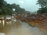 Noticia Radio Panamá | Colapsa tramo de carretera de acceso a puente centenario