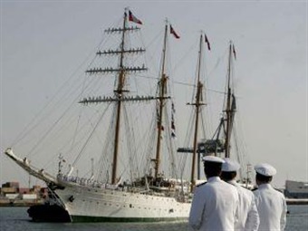 Noticia Radio Panamá | Esmeralda atraca en Panamá en crucero de instrucción