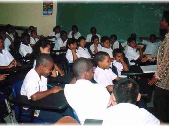 Noticia Radio Panamá | Inicia año escolar en Panamá con un mes de retraso