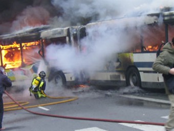 Noticia Radio Panamá | Incendio en autobús Deja 24 muertos y 76 heridos en China