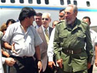 Noticia Radio Panamá | Evo Morales contento de llegar a Cuba para aprender de Fidel y Raúl Castro