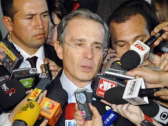Featured image for “Uribe dice orden de captura es ‘amenaza’ contra Colombia”