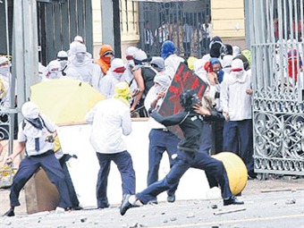 Noticia Radio Panamá | Doce estudiantes retenidos y daños materiales tras protestas