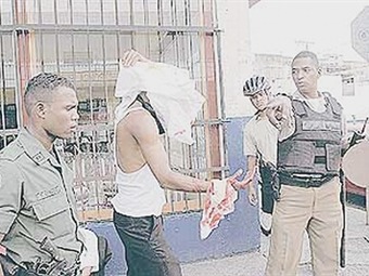 Noticia Radio Panamá | La policía retuvo a diez solicitados y dos indocumentados