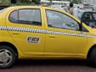 Noticia Radio Panamá | taxistas podrán pintar o empapelar su carro de amarillo.