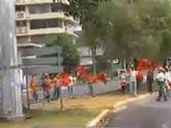 Noticia Radio Panamá | Enfrentamientos en la Cinta costera y calle 50 entre SUNTRACS y anti- motines
