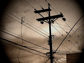 Featured image for “Disponen ordenamiento de redes de cables en Panamá”