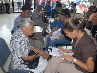Noticia Radio Panamá | Red de oportunidades y 100 a los 70 se pagará en las aéreas de difícil acceso