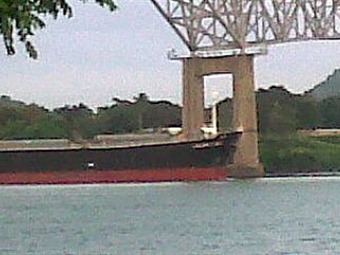 Noticia Radio Panamá | Barco granelero casi choca con base de puente de Las Américas