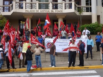 Noticia Radio Panamá | Obreros se enfrenta a los agentes de los antimotines en Changuinola