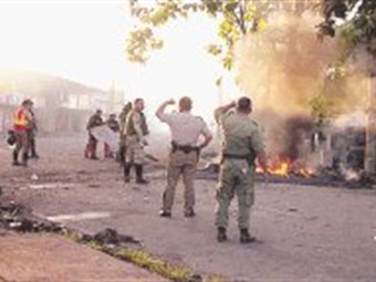 Noticia Radio Panamá | Víctimas por choque entre policías y trabajadores en Bocas del Toro