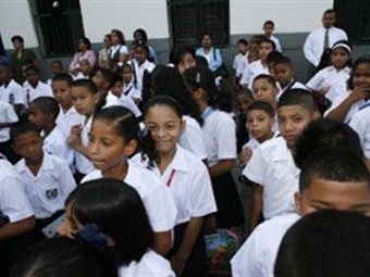 Noticia Radio Panamá | Asamblea aprueba las Becas Universales