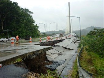 Noticia Radio Panamá | Cierran paso vehicular en vía de acceso al puente Centenario