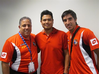 Noticia Radio Panamá | Bruce Chen visita vestuario de Selección Nacional