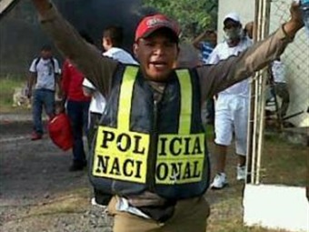 Noticia Radio Panamá | Indígenas Ngobe se toman cuartel de la Policía de Volcán