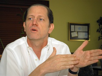 Noticia Radio Panamá | Director de ‘El Universo’ se asiló en embajada de Panamá en Quito
