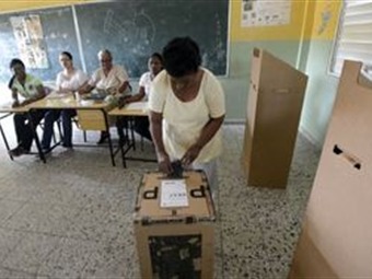 Noticia Radio Panamá | Elecciones dominicanas inician con baja asistencia ciudadana.