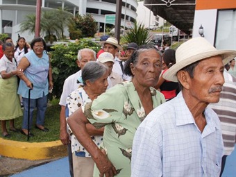 Noticia Radio Panamá | MIDES retomará pagos de ‘100 a los 70’