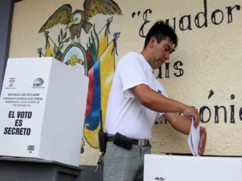 Noticia Radio Panamá | En la recta final, candidatos presidenciales de Ecuador