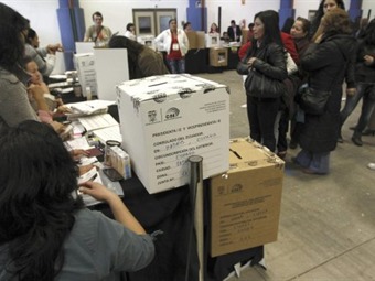 Noticia Radio Panamá | Ecuatorianos en Panamá van a las urnas