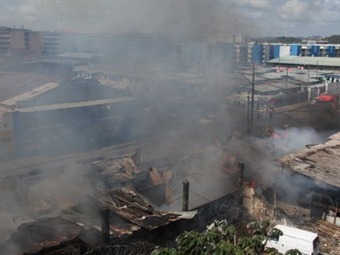 Noticia Radio Panamá | Camisas rojas controlan incendio en Curundú