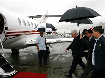 Noticia Radio Panamá | Presidente Martinelli viaja a Costa Rica a reunión del SICA