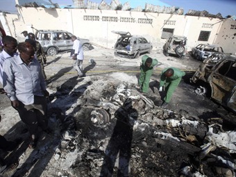 Noticia Radio Panamá | Doble explosión sacude restaurante sobre playa en capital de Somalia