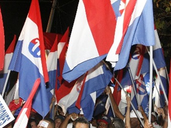 Noticia Radio Panamá | Precandidatos presidenciales llegan a los centros de votación