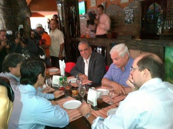 Noticia Radio Panamá | Martinelli se reunió con precandidatos de su partido