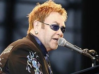 Featured image for “Elton John admite que podía haber muerto por una apendicitis”