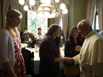 Noticia Radio Panamá | Papa Francisco no condena a homosexuales y reitera el no al sacerdocio femenino