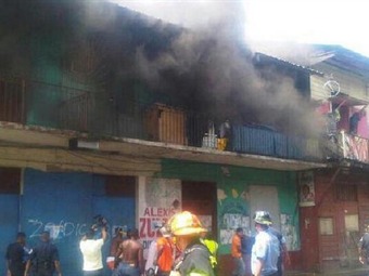 Noticia Radio Panamá | Bomberos controlan incendio en Calle 19 El Chorrillo
