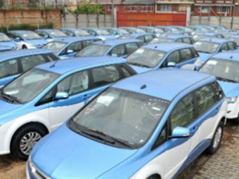 Noticia Radio Panamá | Llegaron los primeros taxis eléctricos a Colombia