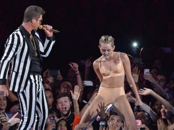 Noticia Radio Panamá | Miley Cyrus admite haberse equivocado con su actuación en los MTV.