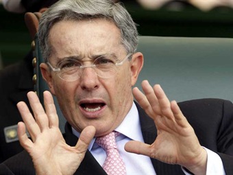 Noticia Radio Panamá | Uribe se defendió vía Twitter