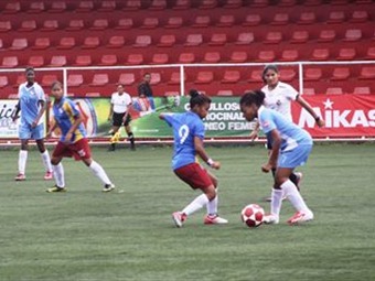 Noticia Radio Panamá | Rodó el balón en el Torneo Nacional Femenino