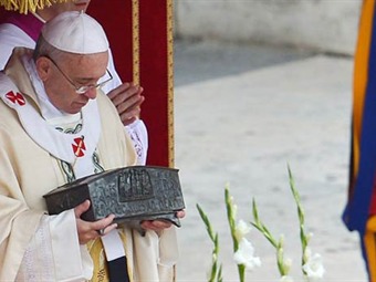 Noticia Radio Panamá | Papa Francisco muestra los huesos de San Pedro