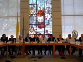 Noticia Radio Panamá | La Iglesia y referentes de la oposición firmaron acta de compromiso contra narcotráfico