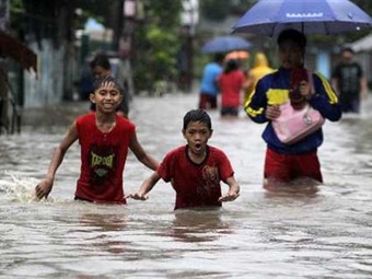 Noticia Radio Panamá | Filipinas: regresan a la escuela damnificados del tifón
