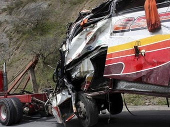 Noticia Radio Panamá | Al menos cuatro muertos y 17 heridos en accidente de autobús en Ecuador