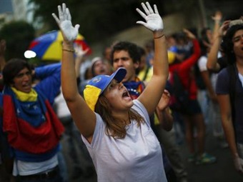 Noticia Radio Panamá | Estudiantes aplican ritos de Semana Santa en sus protestas en Venezuela