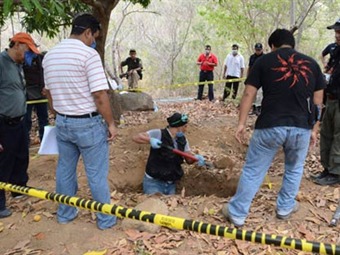 Noticia Radio Panamá | Hallan al menos 28 cuerpos en fosa clandestina en Veracruz en México