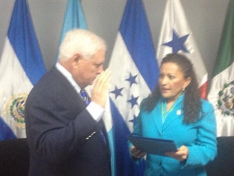 Noticia Radio Panamá | Ex Presidente Martinelli es juramentado como diputado del Parlacen
