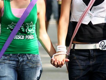 Noticia Radio Panamá | Corte permite por primera vez que pareja homosexual adopte niña