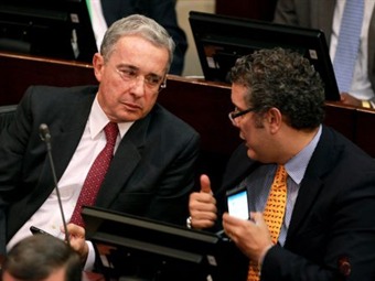Noticia Radio Panamá | Un senador de la izquierda acusa a Uribe de nexos con el narco y el paramilitarismo