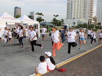 Noticia Radio Panamá | MINSA realiza Caminata y Feria de Salud en Cinta Costera