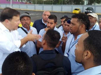 Noticia Radio Panamá | Presidente Varela se reunió con operadores de Metrobus