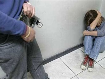 Noticia Radio Panamá | Denuncian en Argentina que una chica de 16 años fue violada en un aula escuela